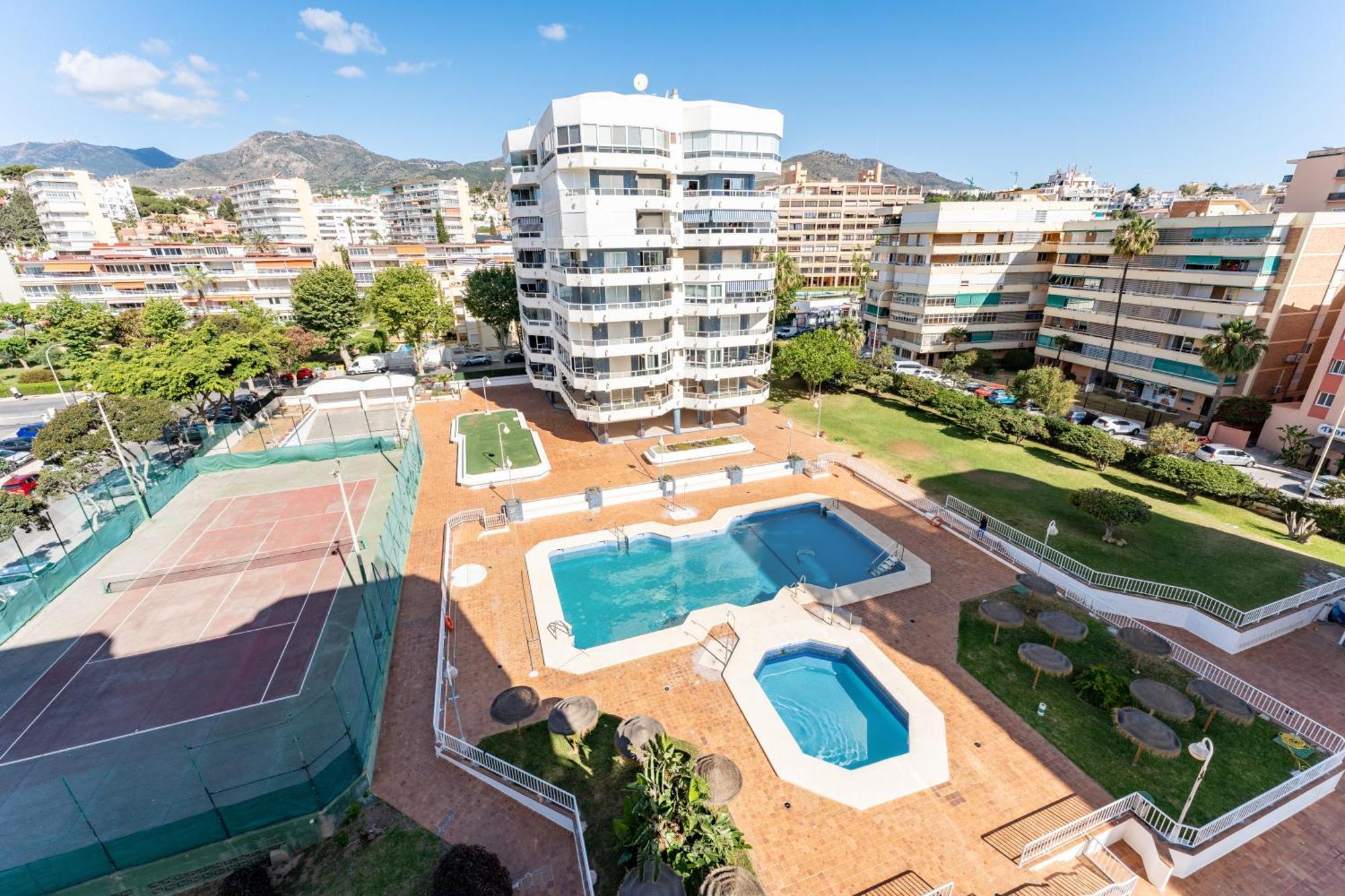 Tropico Carihuela View & Parking Daire Torremolinos Dış mekan fotoğraf